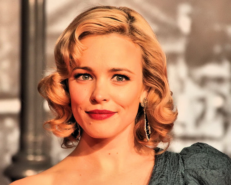 11 seductive red lipstick looks